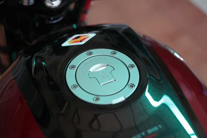 2015 CB1300 SF 限量版開箱