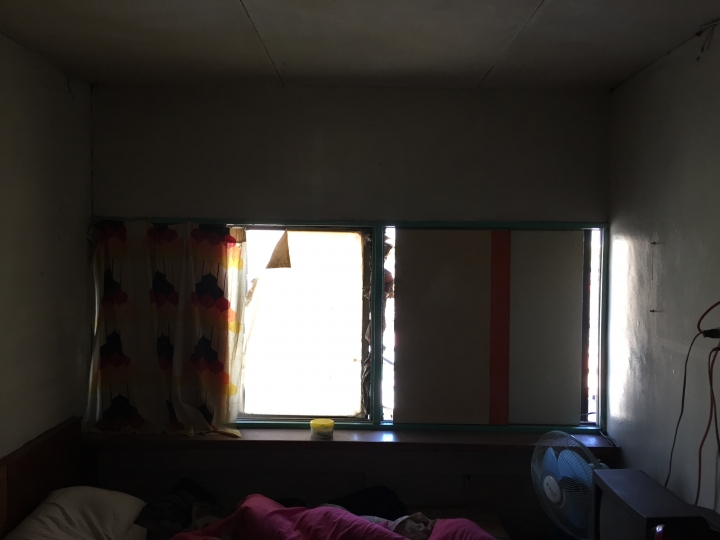 (0706地板拋光)舊屋大改造 工業風loft DIY 鐵水管床 手工文化石 仿清水模 穀倉門(含軌道) 拉花水泥地板 水泥雕花 獻醜進行中 夢想的微型背包客棧 圖多慎入!!