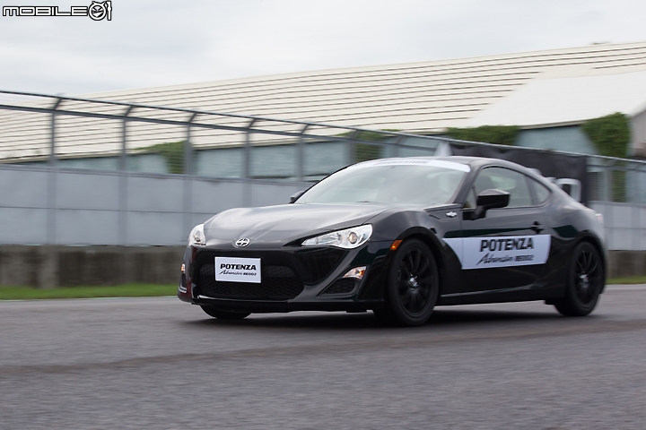 跑格再進化 大鵬灣縱情體驗全新普利司通Potenza Adrenalin RE003