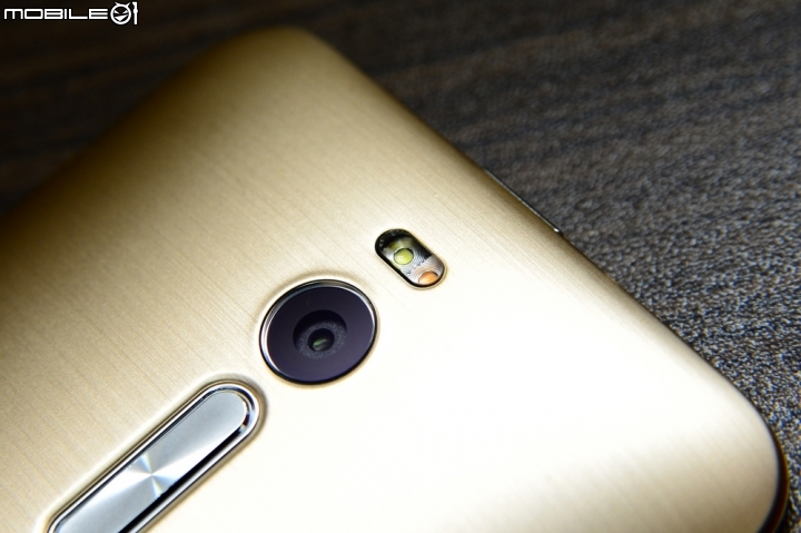 炫耀金ASUS Zenfone 2 ZE551ML 4G/64G版略高調入手開箱