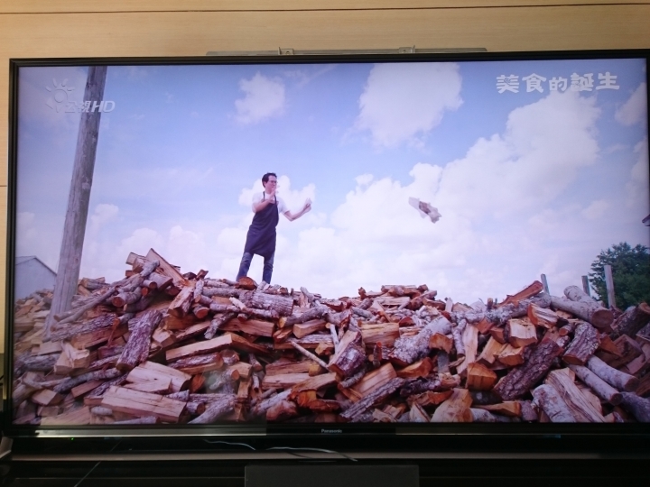 Panasonic 58AX800W 一個人開箱組裝