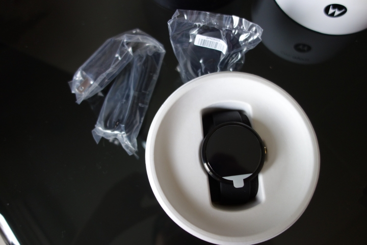 Moto 360 黑色皮質錶帶款 極簡單開箱