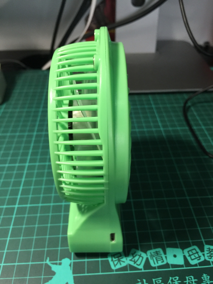 開箱! "避暑神器" 18650充電式風扇
