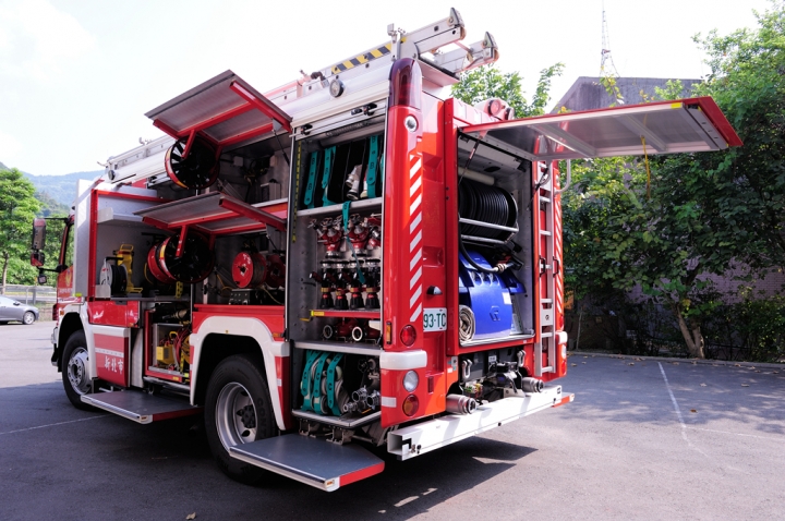 奧地利TLF2000/400 AT 羅生寶「多功能救助器材車」開箱文!