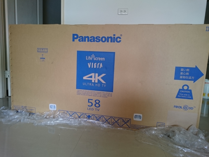 Panasonic 58AX800W 一個人開箱組裝