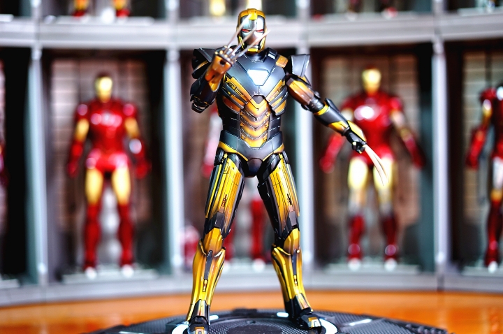 {很多圖} 多個鋼鐵人開箱!!! (有hot toys 黑色馬克7 有鋼鐵狂鞭 有馬克43 有超級自改鋼鐵人 有sideshow 1:1胸像)