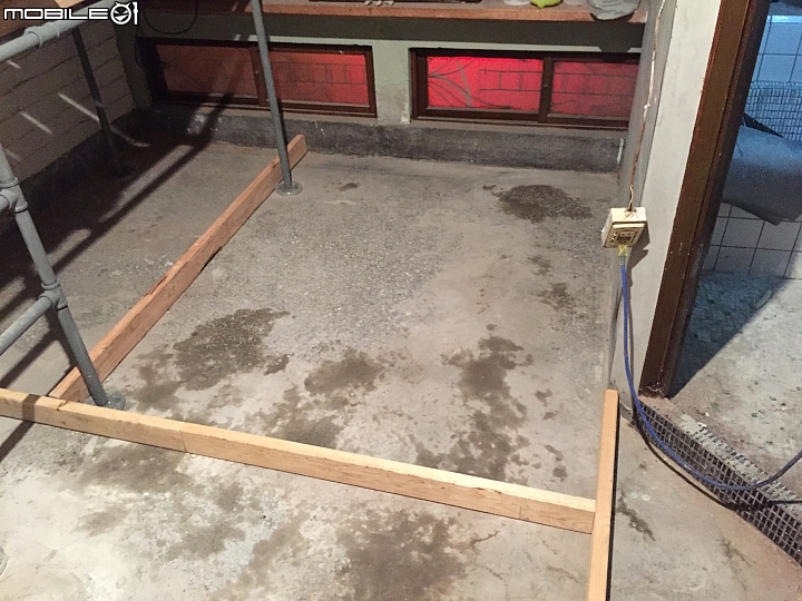 (0706地板拋光)舊屋大改造 工業風loft DIY 鐵水管床 手工文化石 仿清水模 穀倉門(含軌道) 拉花水泥地板 水泥雕花 獻醜進行中 夢想的微型背包客棧 圖多慎入!!