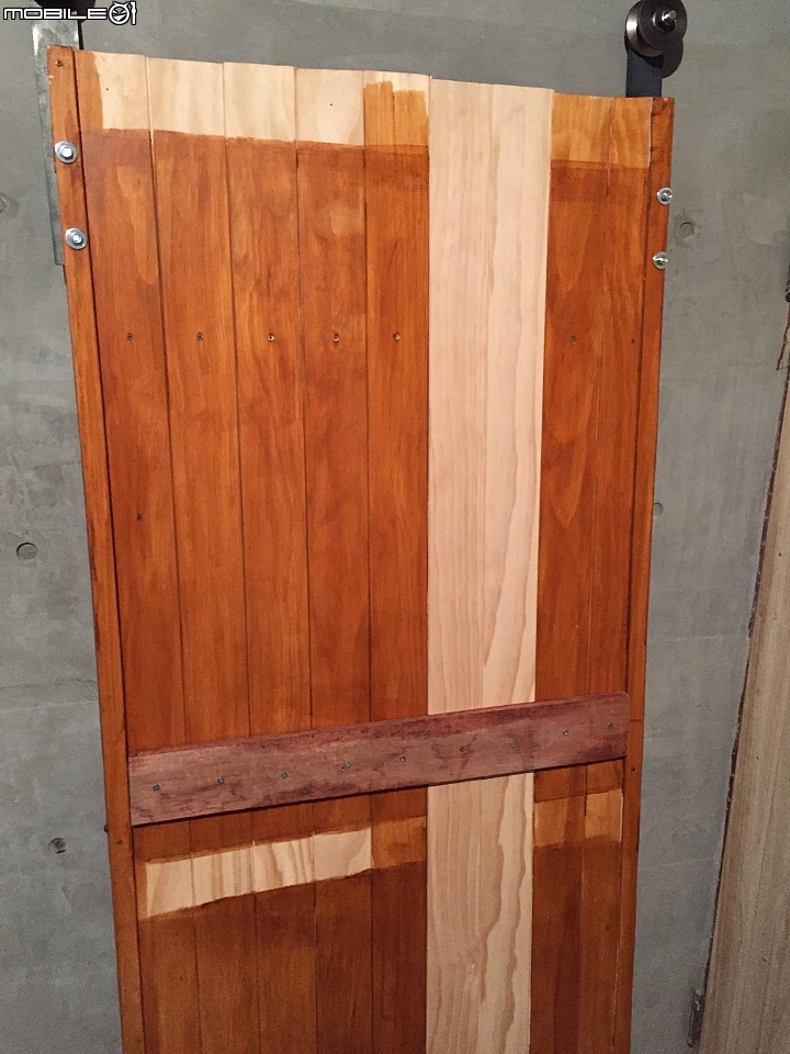 (0706地板拋光)舊屋大改造 工業風loft DIY 鐵水管床 手工文化石 仿清水模 穀倉門(含軌道) 拉花水泥地板 水泥雕花 獻醜進行中 夢想的微型背包客棧 圖多慎入!!
