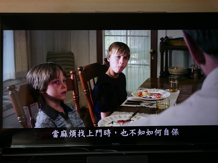 Panasonic 58AX800W 一個人開箱組裝