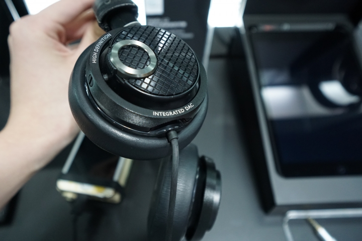 從此顛覆對環繞的觀念 - Philips Fidelio B5 聽感評測 & 多項影音測試