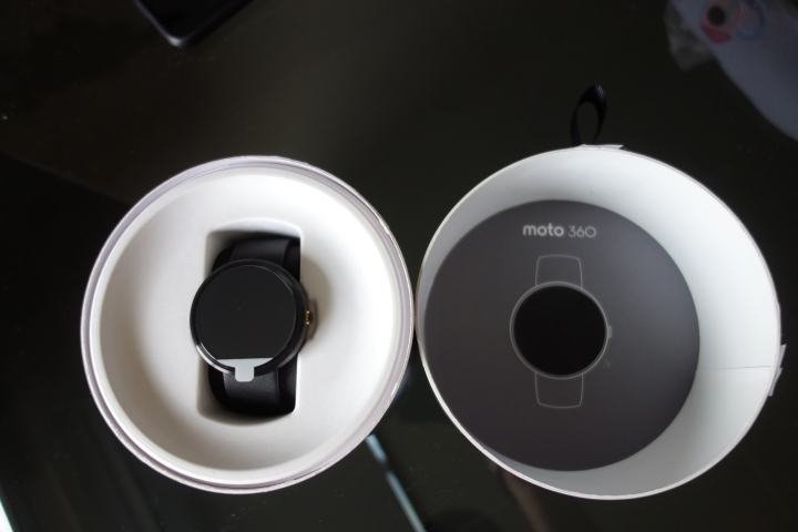 Moto 360 黑色皮質錶帶款 極簡單開箱