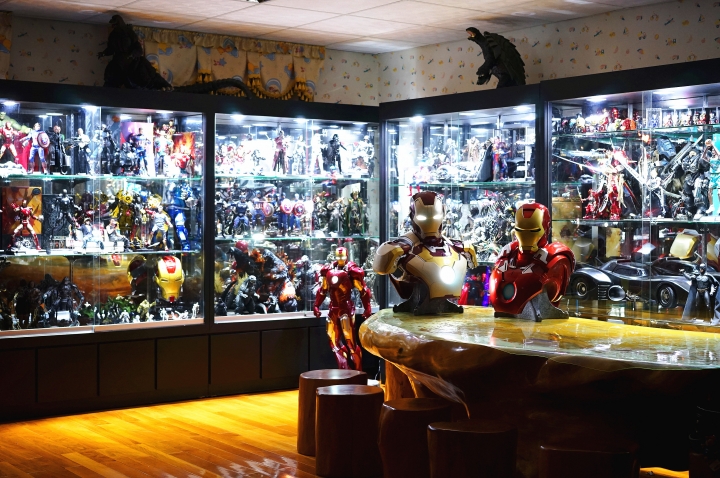 {很多圖} 多個鋼鐵人開箱!!! (有hot toys 黑色馬克7 有鋼鐵狂鞭 有馬克43 有超級自改鋼鐵人 有sideshow 1:1胸像)