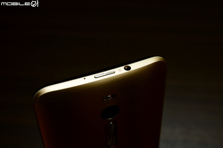 炫耀金ASUS Zenfone 2 ZE551ML 4G/64G版略高調入手開箱