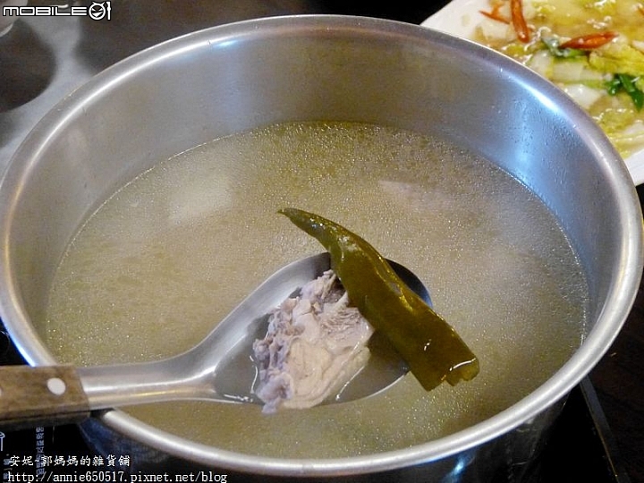 (((高雄食記)))左營區城裡的月光土雞城搬新家,月光一樣明亮,土雞一樣好吃!