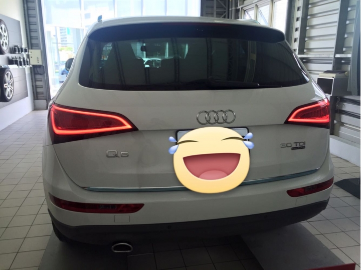 今天剛交車的Q5,手機拍的加減看一下,目前牽去鍍膜中