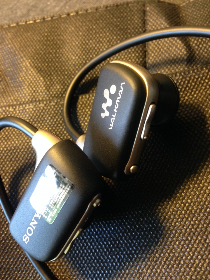 【開箱】我的游泳好夥伴 - Sony W273s