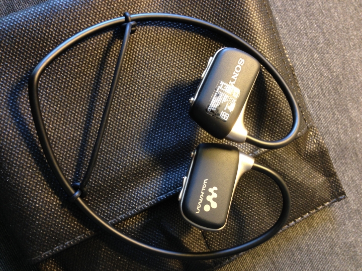 【開箱】我的游泳好夥伴 - Sony W273s
