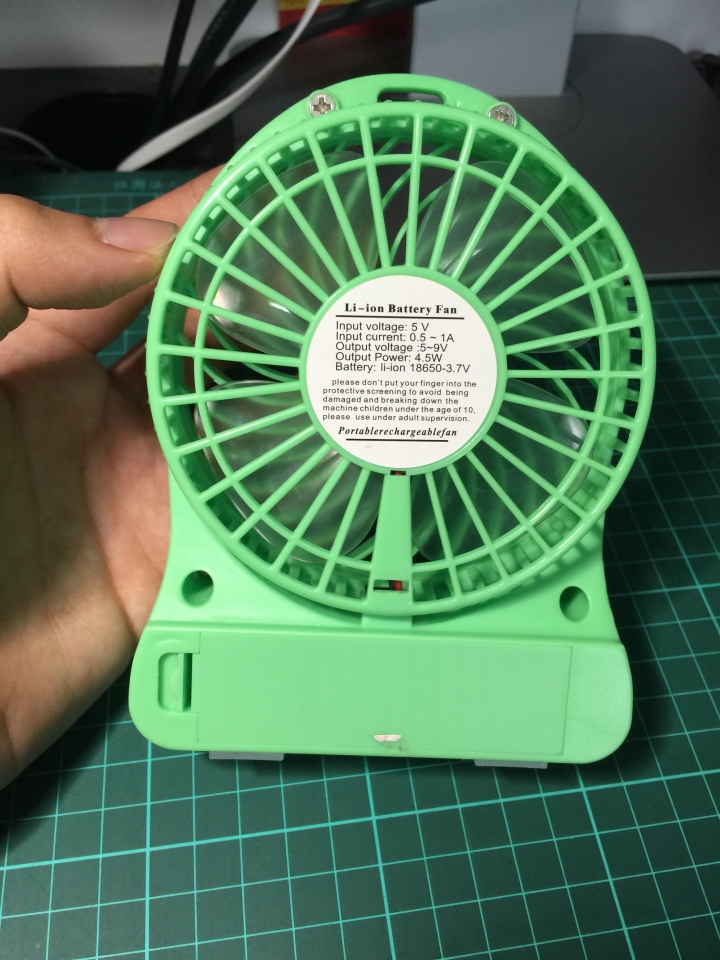 開箱! "避暑神器" 18650充電式風扇