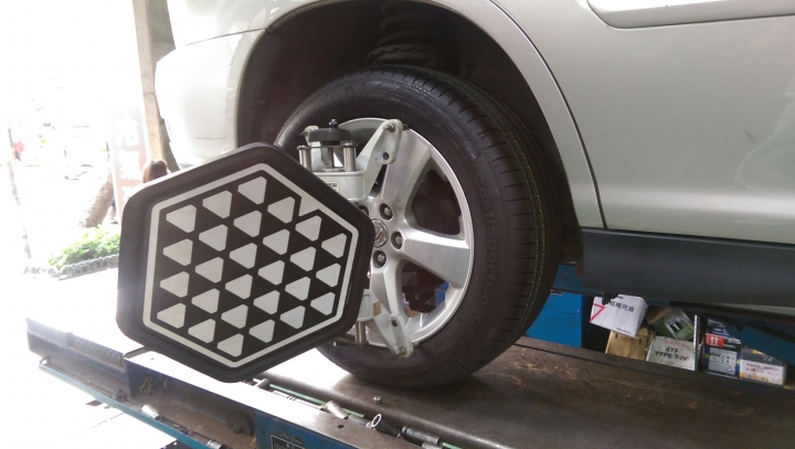 Continental CSC5 SUV 235 55 R18