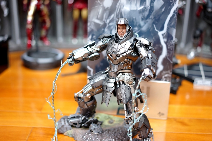 {很多圖} 多個鋼鐵人開箱!!! (有hot toys 黑色馬克7 有鋼鐵狂鞭 有馬克43 有超級自改鋼鐵人 有sideshow 1:1胸像)