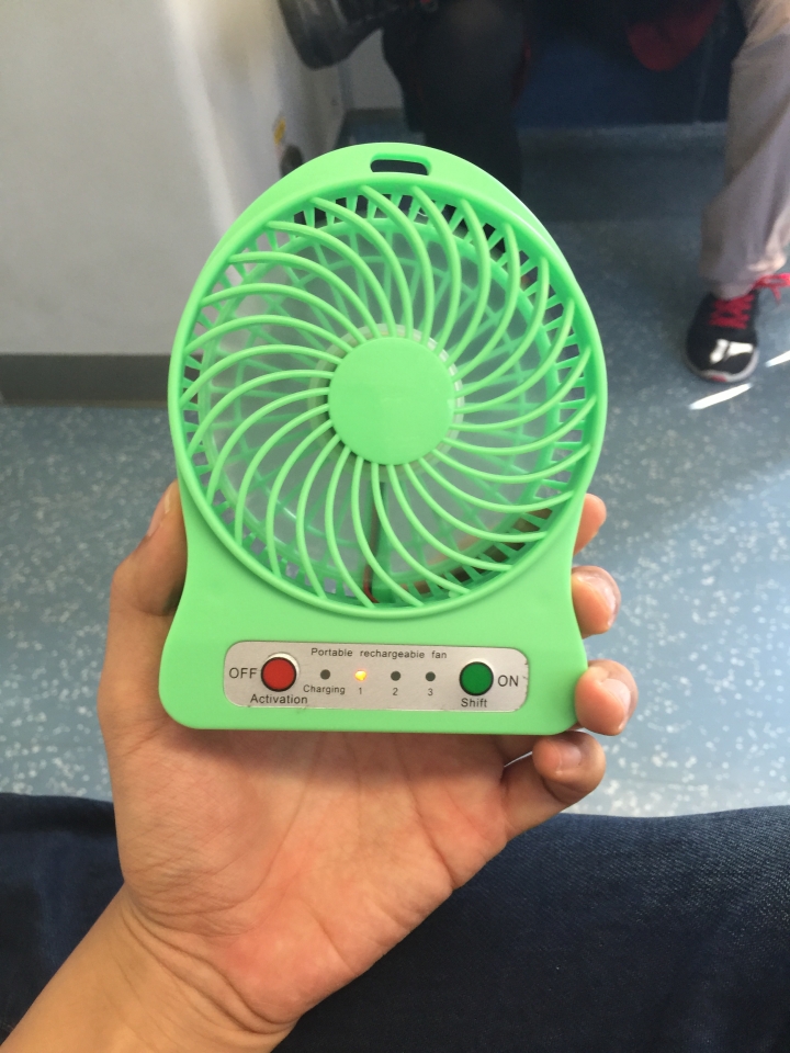 開箱! "避暑神器" 18650充電式風扇