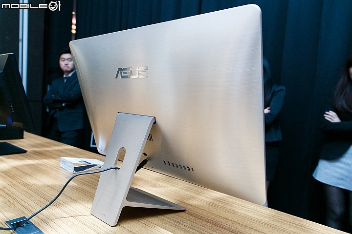 【COMPUTEX 2015】ASUS 展出全新 Zen AiO 電腦與 T100HA 變形筆電
