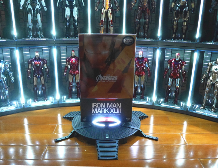 {很多圖} 多個鋼鐵人開箱!!! (有hot toys 黑色馬克7 有鋼鐵狂鞭 有馬克43 有超級自改鋼鐵人 有sideshow 1:1胸像)