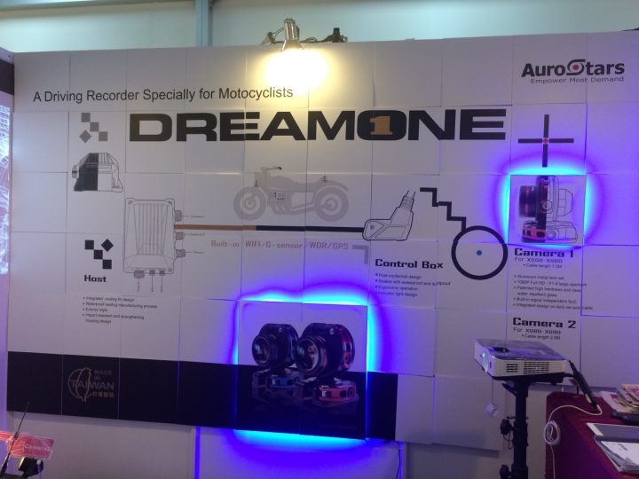即將上市的雙鏡頭DREAMONE X690 展場隨拍。