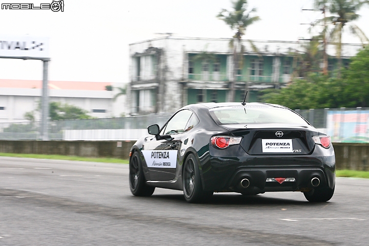跑格再進化 大鵬灣縱情體驗全新普利司通Potenza Adrenalin RE003