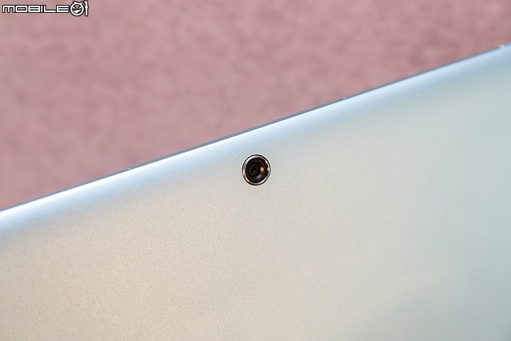 【COMPUTEX 2015】ASUS 展出全新 Zen AiO 電腦與 T100HA 變形筆電