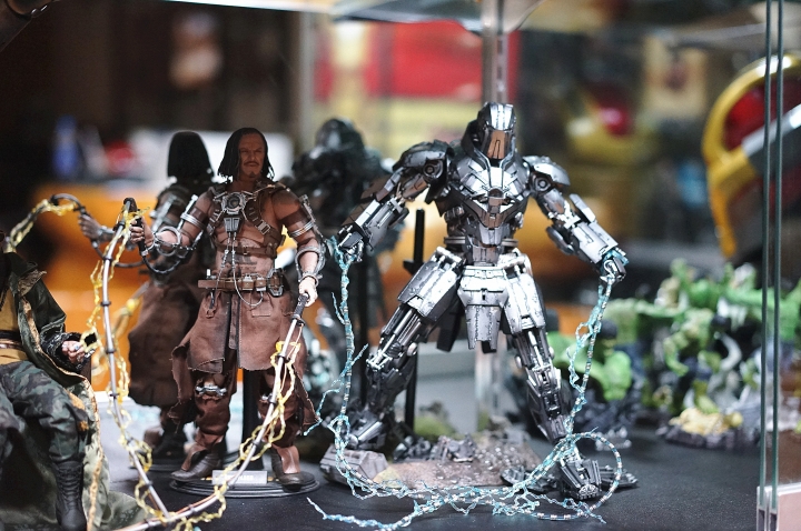 {很多圖} 多個鋼鐵人開箱!!! (有hot toys 黑色馬克7 有鋼鐵狂鞭 有馬克43 有超級自改鋼鐵人 有sideshow 1:1胸像)