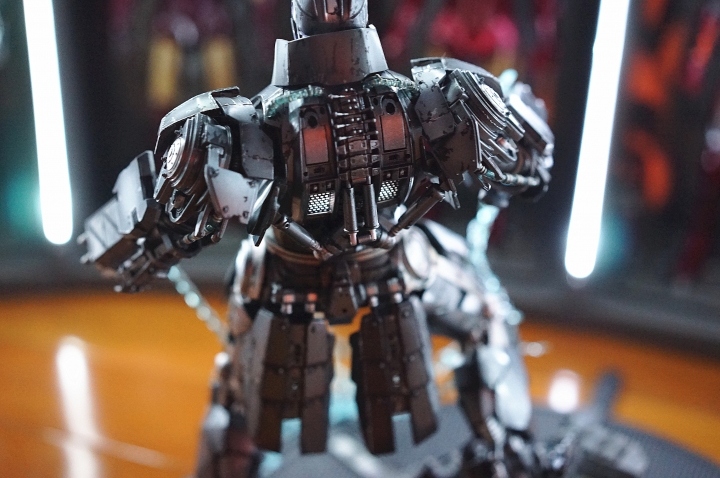 {很多圖} 多個鋼鐵人開箱!!! (有hot toys 黑色馬克7 有鋼鐵狂鞭 有馬克43 有超級自改鋼鐵人 有sideshow 1:1胸像)