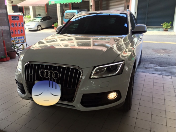 今天剛交車的Q5,手機拍的加減看一下,目前牽去鍍膜中