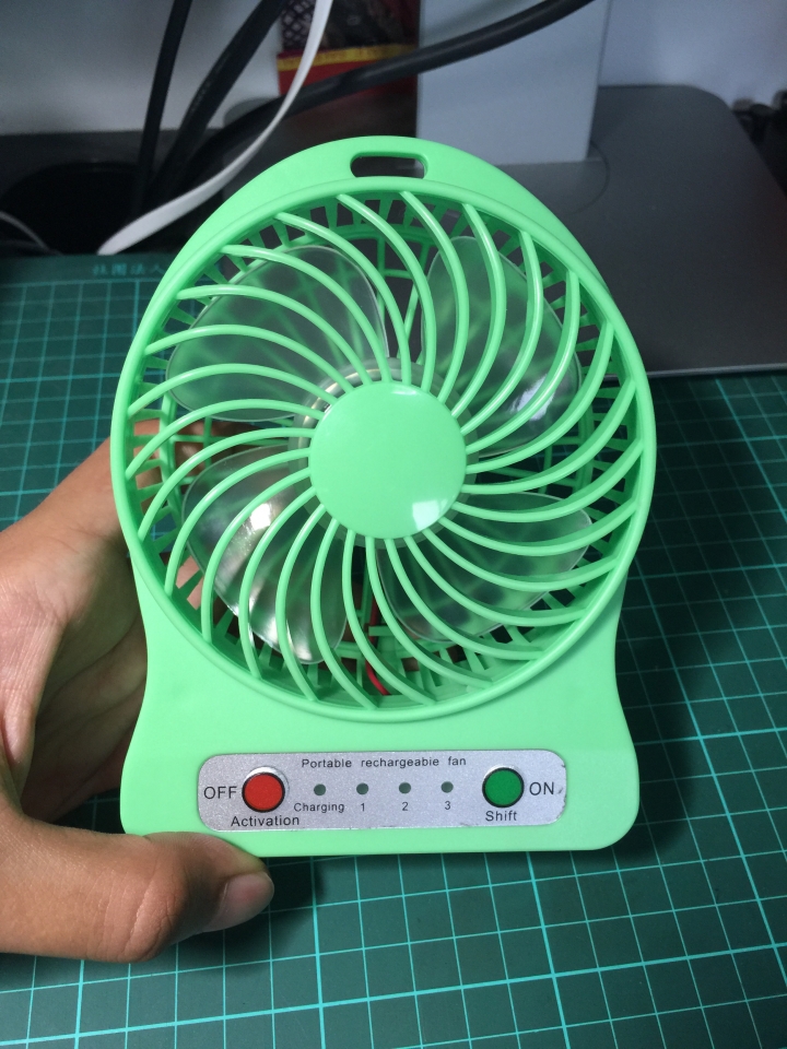 開箱! "避暑神器" 18650充電式風扇
