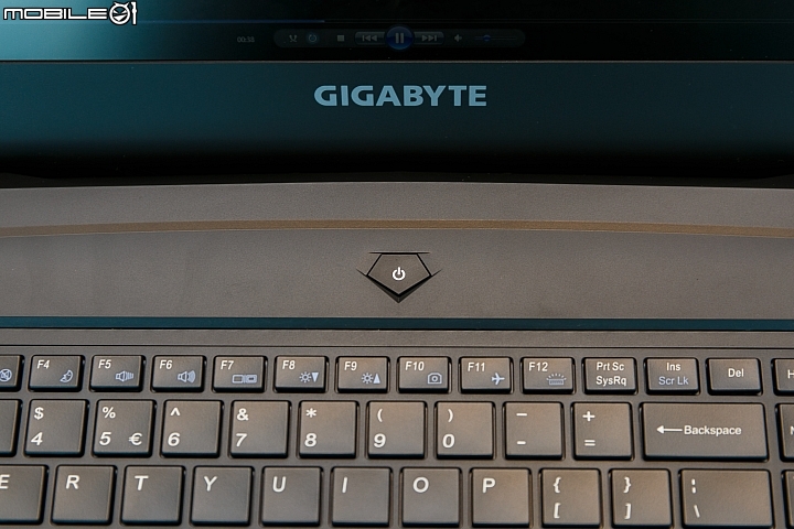 【COMPUTEX 2015】AORUS X5、GIGABYTE P55K v4 共譜電競新章節