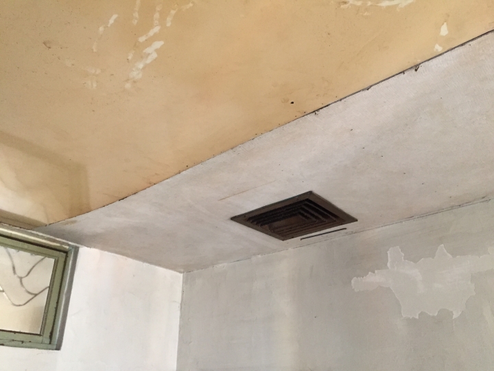 (0706地板拋光)舊屋大改造 工業風loft DIY 鐵水管床 手工文化石 仿清水模 穀倉門(含軌道) 拉花水泥地板 水泥雕花 獻醜進行中 夢想的微型背包客棧 圖多慎入!!