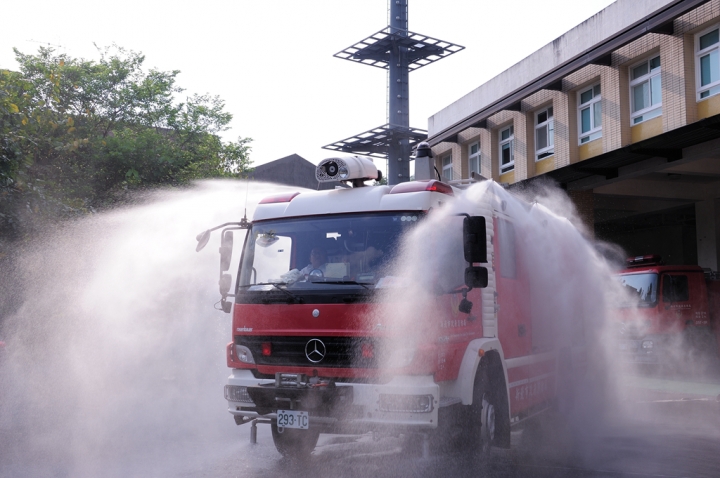 奧地利TLF2000/400 AT 羅生寶「多功能救助器材車」開箱文!