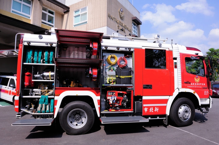 奧地利TLF2000/400 AT 羅生寶「多功能救助器材車」開箱文!