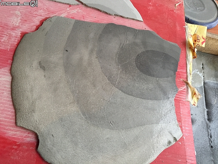 (0706地板拋光)舊屋大改造 工業風loft DIY 鐵水管床 手工文化石 仿清水模 穀倉門(含軌道) 拉花水泥地板 水泥雕花 獻醜進行中 夢想的微型背包客棧 圖多慎入!!