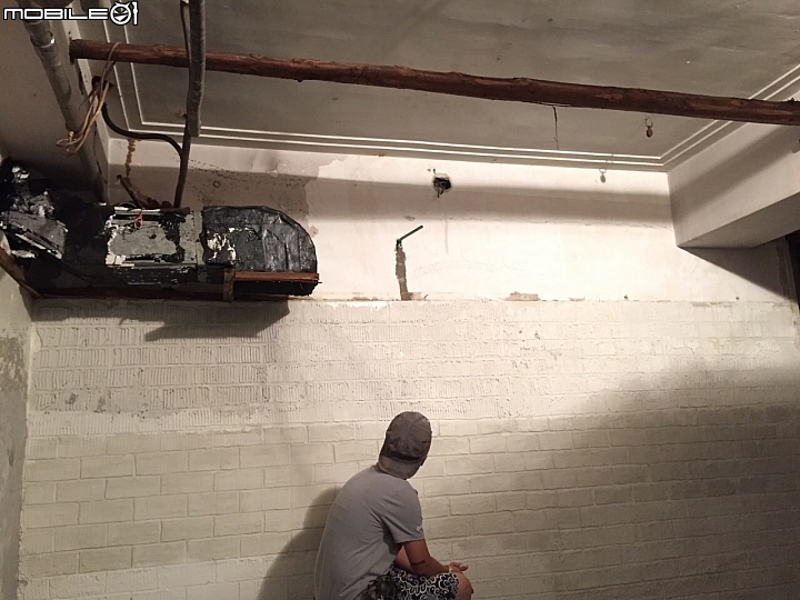 (0706地板拋光)舊屋大改造 工業風loft DIY 鐵水管床 手工文化石 仿清水模 穀倉門(含軌道) 拉花水泥地板 水泥雕花 獻醜進行中 夢想的微型背包客棧 圖多慎入!!