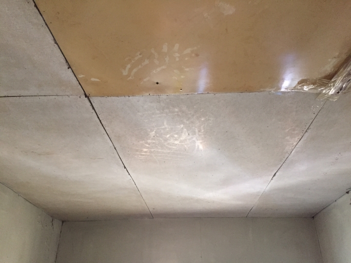 (0706地板拋光)舊屋大改造 工業風loft DIY 鐵水管床 手工文化石 仿清水模 穀倉門(含軌道) 拉花水泥地板 水泥雕花 獻醜進行中 夢想的微型背包客棧 圖多慎入!!