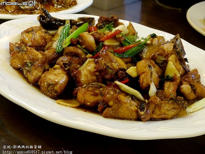 (((高雄食記)))左營區城裡的月光土雞城搬新家,月光一樣明亮,土雞一樣好吃!