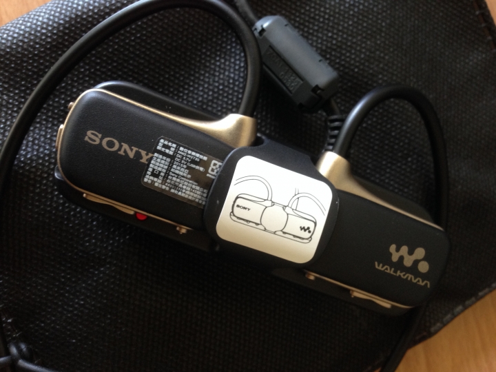 【開箱】我的游泳好夥伴 - Sony W273s