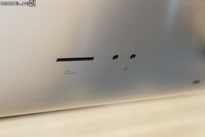 【COMPUTEX 2015】ASUS 展出全新 Zen AiO 電腦與 T100HA 變形筆電
