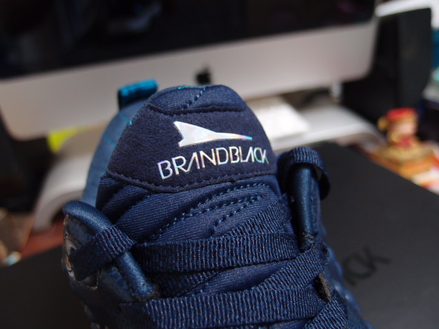 開箱文~BRANDBLACK籃球鞋開箱分享~