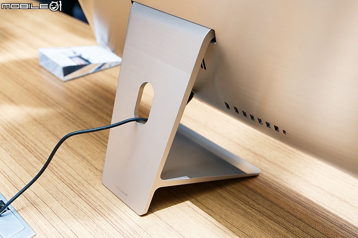 【COMPUTEX 2015】ASUS 展出全新 Zen AiO 電腦與 T100HA 變形筆電