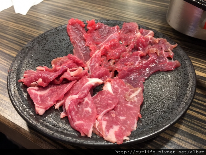 台中西屯.價平味美吃好撐的溫體牛肉鍋@那隻牛溫體牛肉涮涮鍋