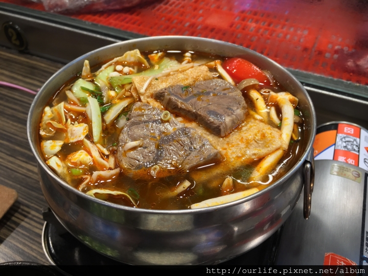 台中西屯.價平味美吃好撐的溫體牛肉鍋@那隻牛溫體牛肉涮涮鍋