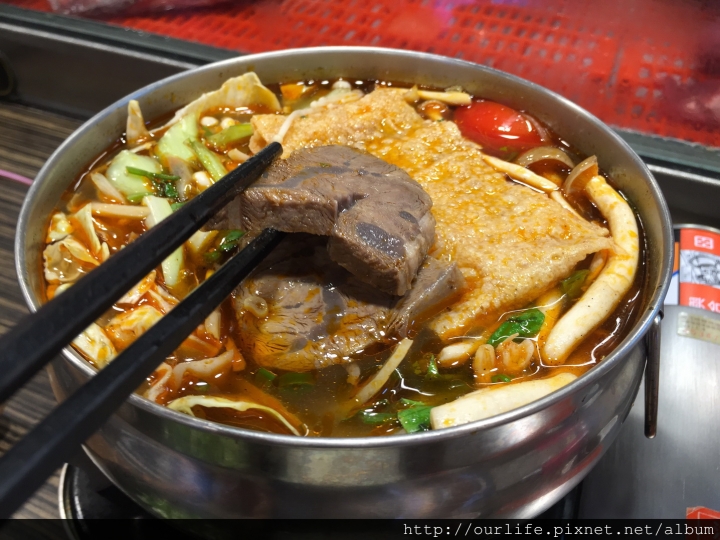 台中西屯.價平味美吃好撐的溫體牛肉鍋@那隻牛溫體牛肉涮涮鍋
