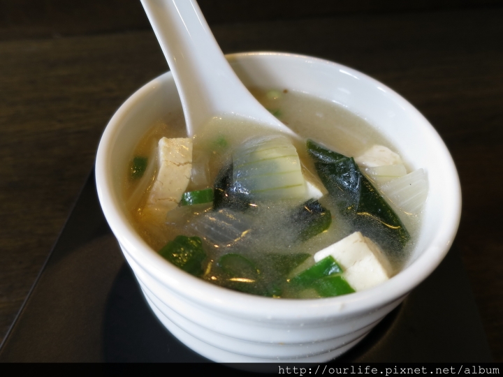 台中西區.雪花纖薄爆肉汁的Q彈煎餃@西川家燒餃子